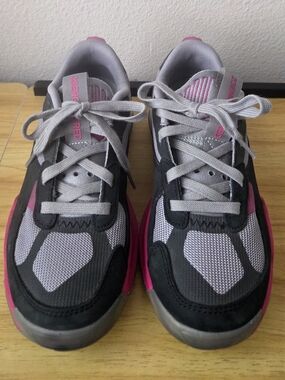 Nike Gray and Pink Women's Running Sneakers NWOT